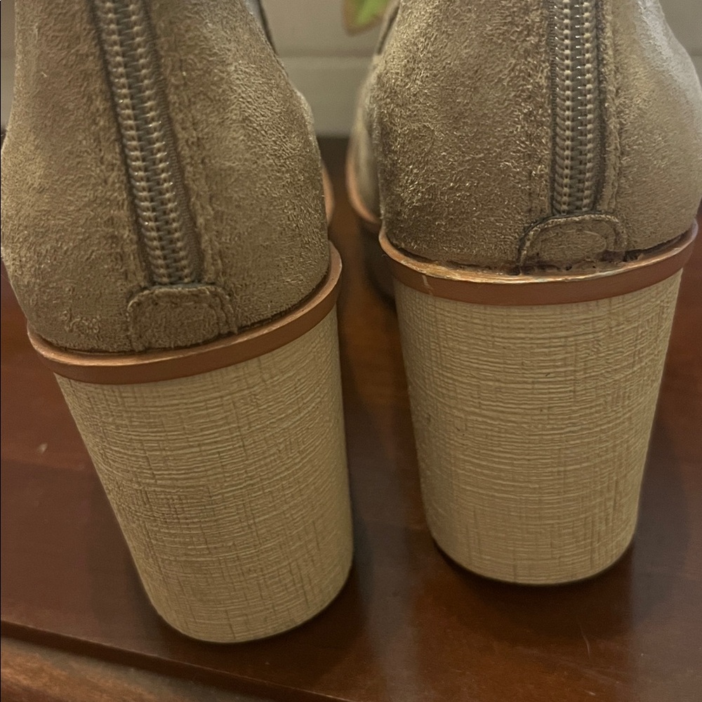 Pierre Dumas Tan Suede Ankle Boots NWOB - Picture 6 of 7